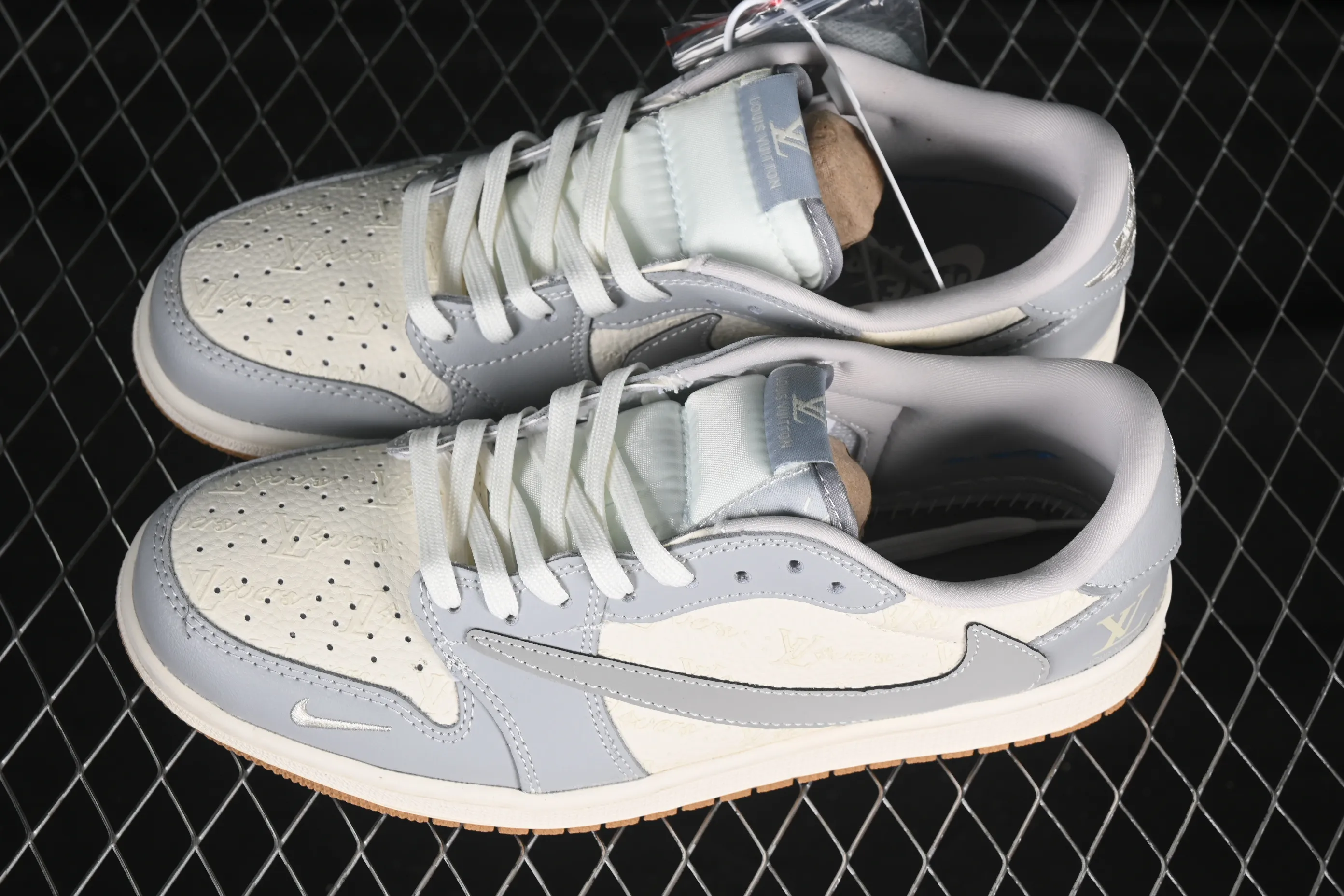 All categories Air Jordan Jordan series basketball shoes Air Jordan 1 Low High-end customized low-top sneakers Travis Scott x Fragment Design x Air Jordan 1 Low OG SP AJ1 LV joint gray and white raw rubber low-top cultural casual sneakers XS2024-057